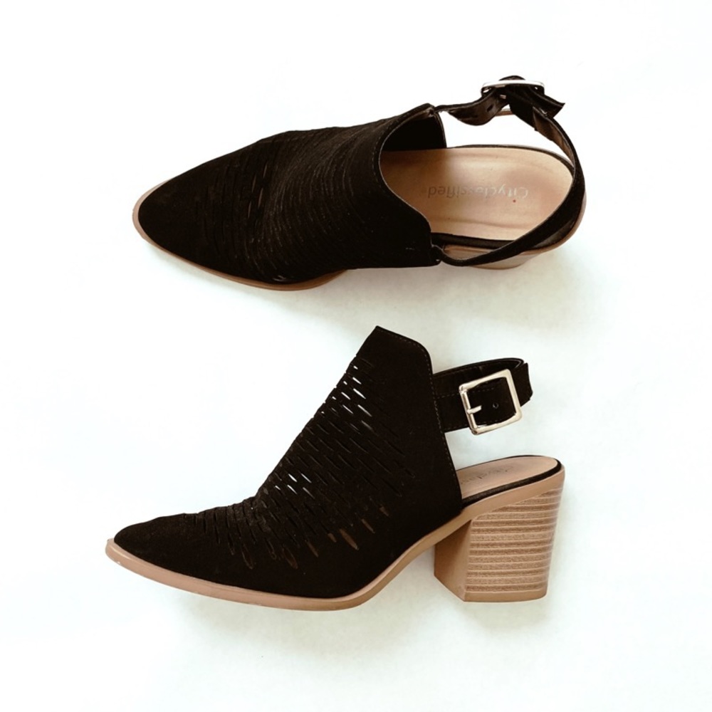 Black Pointed-toe Mules